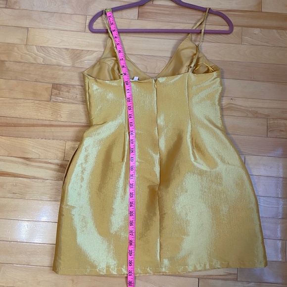 Luxxel Gold Metallic Cocktail Dress – Size Large - Picture 8 of 9